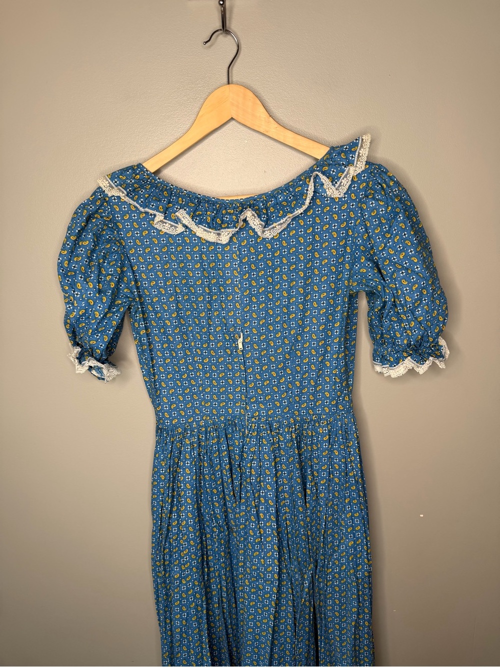 Vintage 1970s Paisley Calico Prairie Maxi Dress with Matching Bonnet - Picture 10 of 13